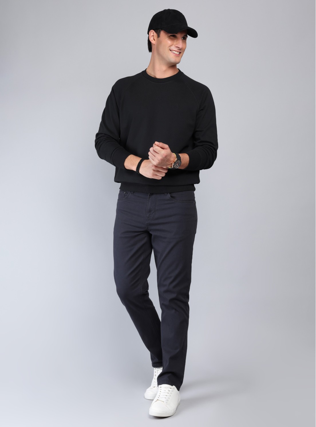 Polerón Cuello Redondo Regular Fit Negro Piero Butti Polerón Cuello Redondo Regular Fit Negro Piero Butti