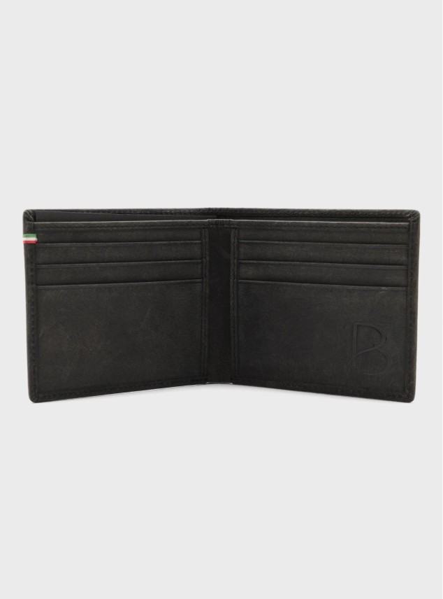 Billetera negra de cuero abierta con compartimentos para tarjetas vista frontal sobre fondo gris Billetera negra de cuero abierta con compartimentos para tarjetas vista frontal sobre fondo gris